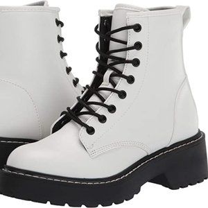 Madden Girl Women's Carra Fashion Boot (White).